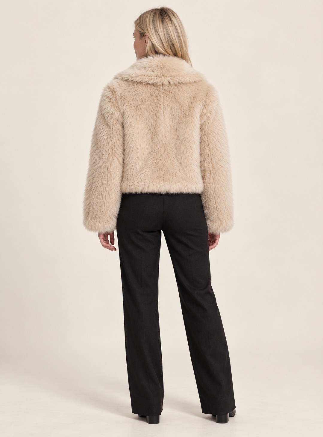 Gesa | Fluffy Collared Faux Fur Cropped Jacket