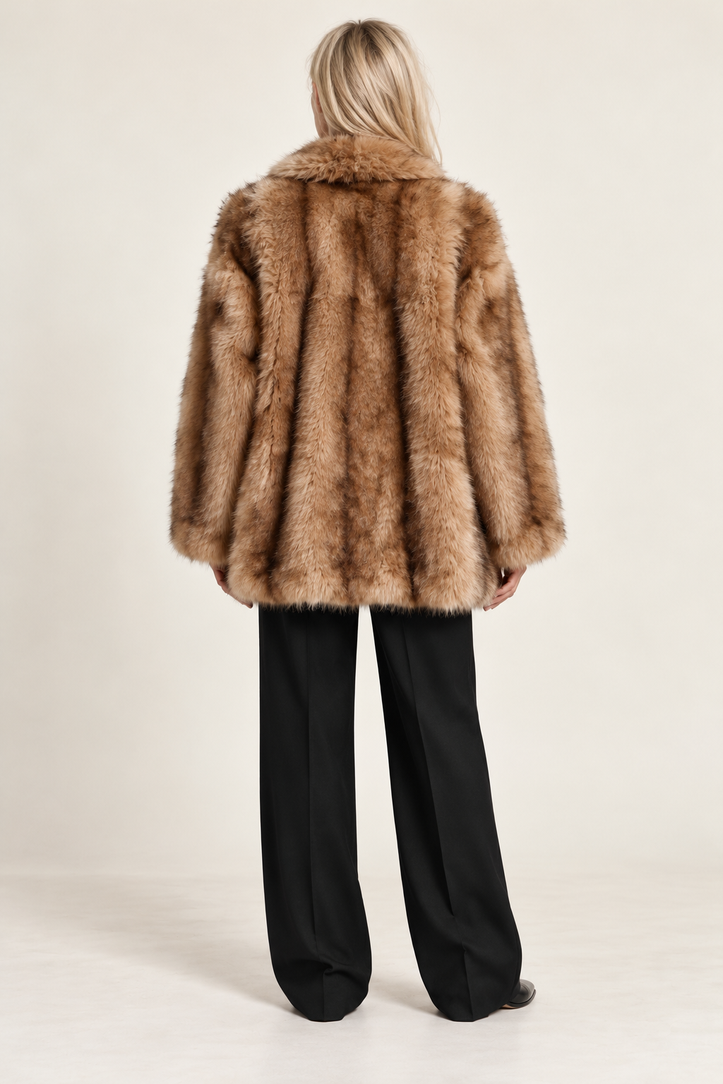 Cinta | Banded Wide-Collar Faux Fur Oversized Coat