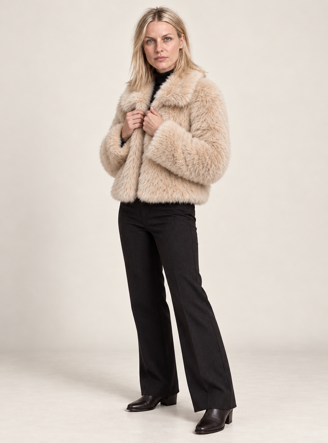 Gesa | Fluffy Collared Faux Fur Cropped Jacket